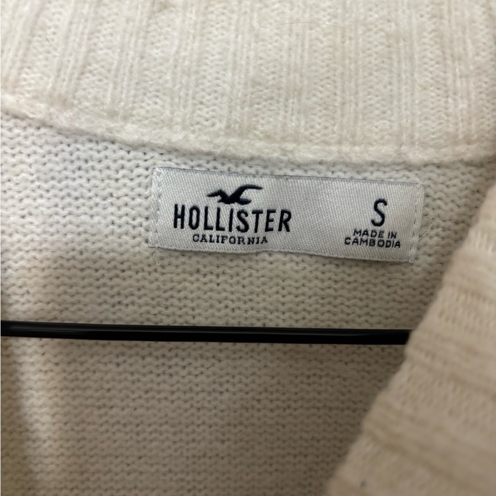 Cozy white Hollister Sweater with Red Pattern - Picture 3 of 3